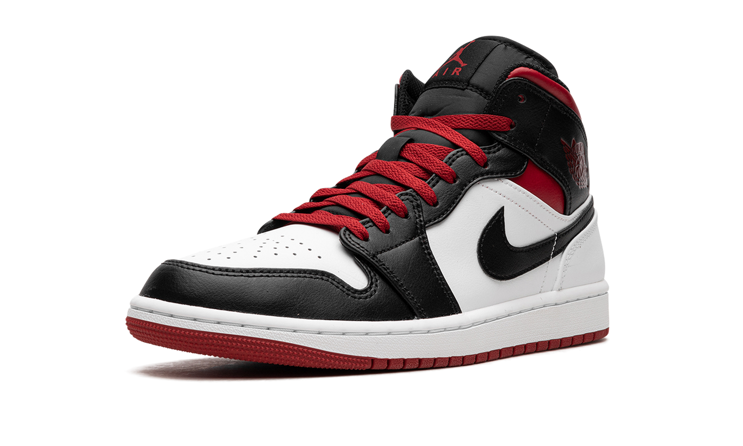 1 Mid "Gym Red Black Toe" DQ8426 106