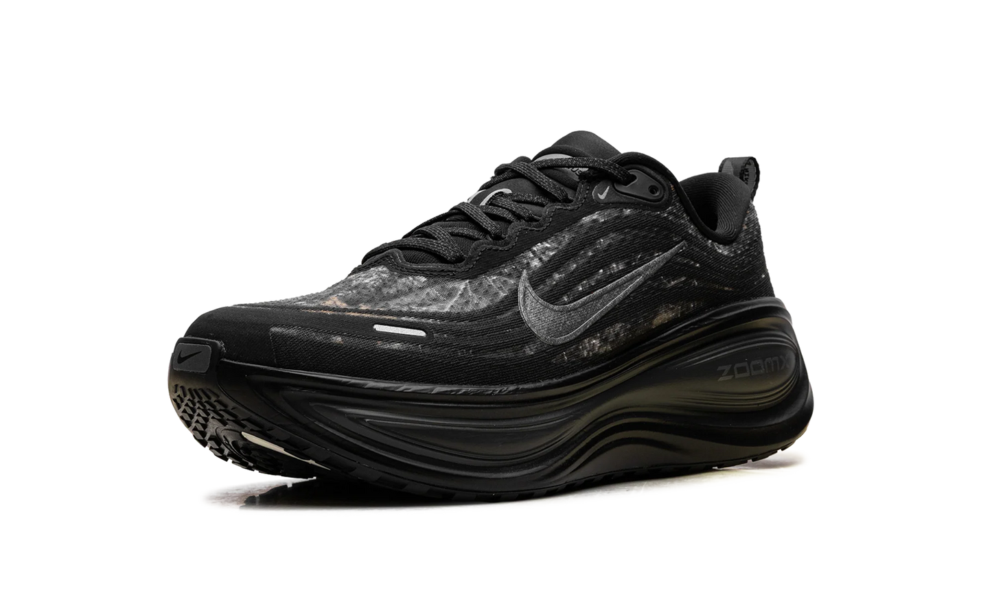 Vomero Plus "Black / Dark Smoke Grey / Anthracite / Metallic Dark Grey" IM3985 001