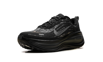 Vomero Plus "Black / Dark Smoke Grey / Anthracite / Metallic Dark Grey" IM3985 001