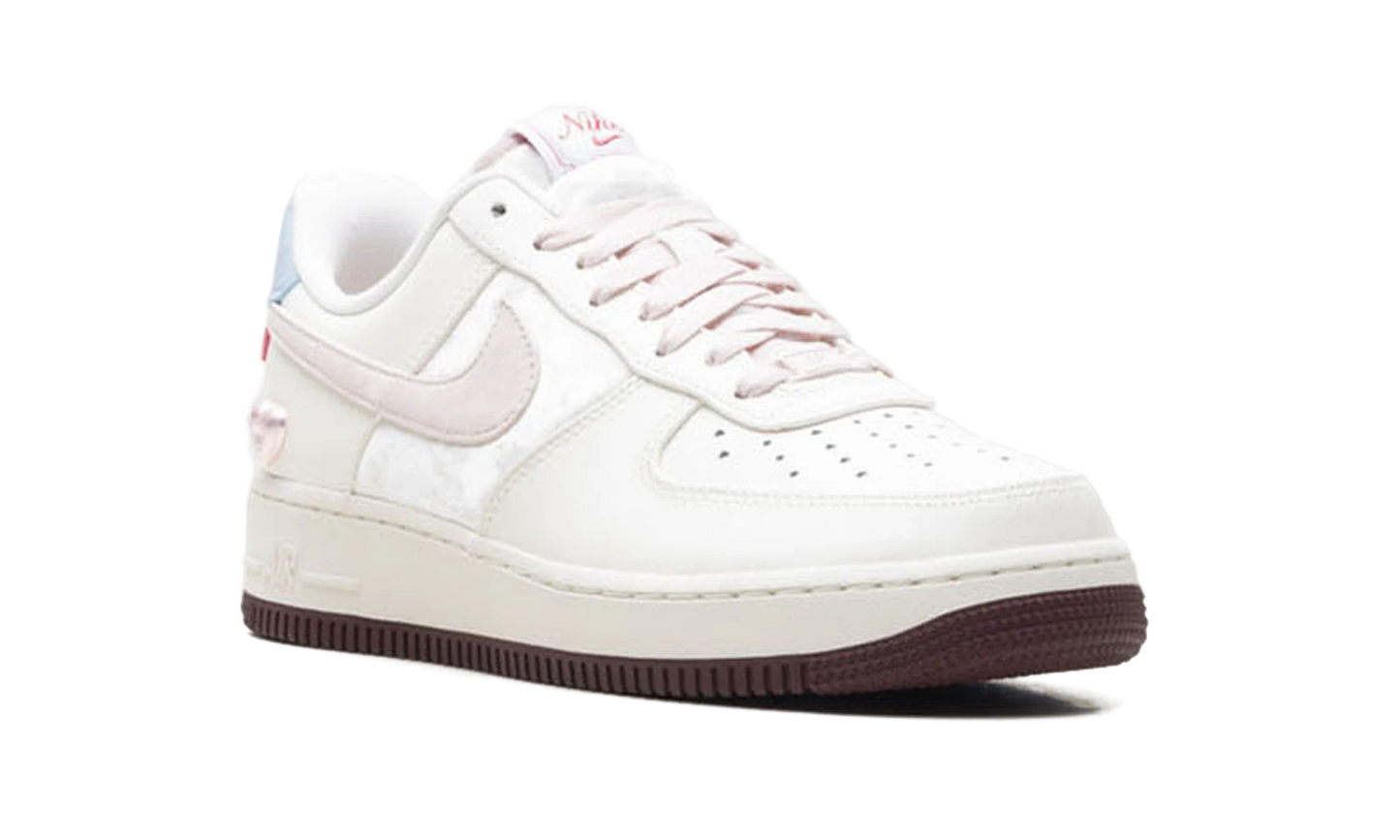 Nike Air Force 1 WMNS "Valentine's Day (2026)" IQ4937 161
