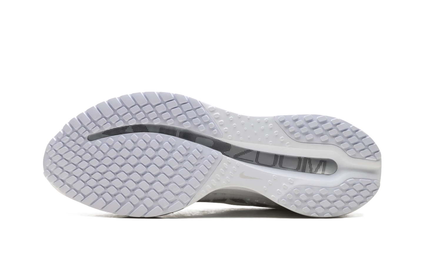Pegasus Premium "White Metallic Silver" HQ2592 102