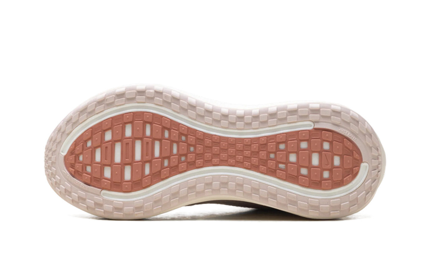 Vomero Plus WMNS "Silt Red Stardust" HV8154 605