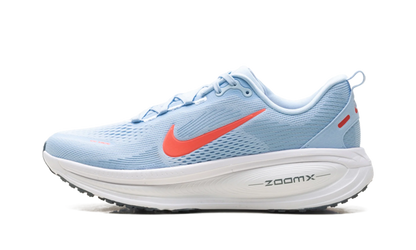 Vomero 18 "Ice Blue / White / Blue Fox / Bright Crimson" IQ9406 411