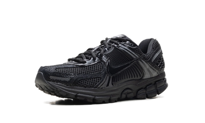 Zoom Vomero 5 WMNS "Black Patent" II6236 001