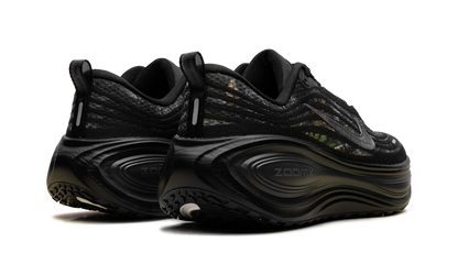 Vomero Plus "Black / Dark Smoke Grey / Anthracite / Metallic Dark Grey" IM3985 001