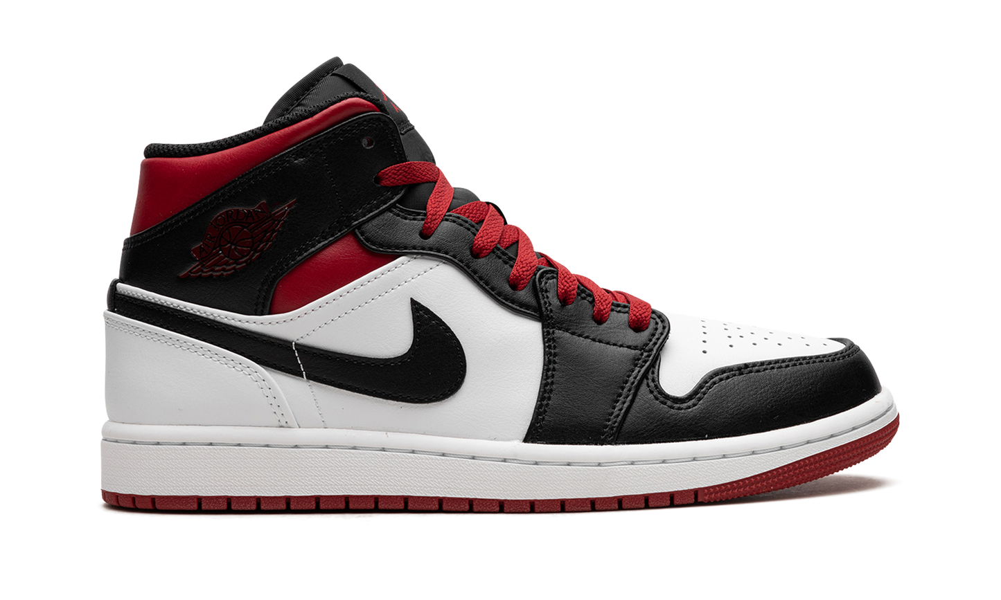 1 Mid "Gym Red Black Toe" DQ8426 106