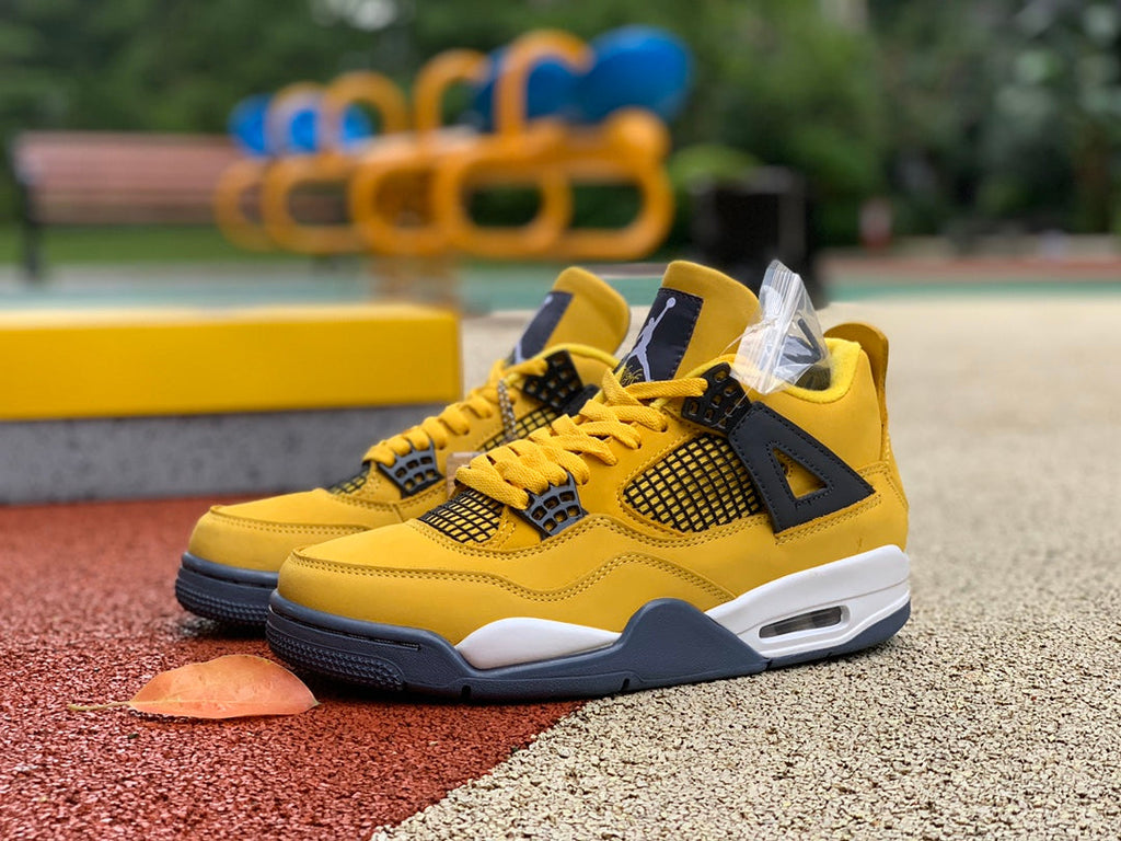 4 Retro Lightning (2021)