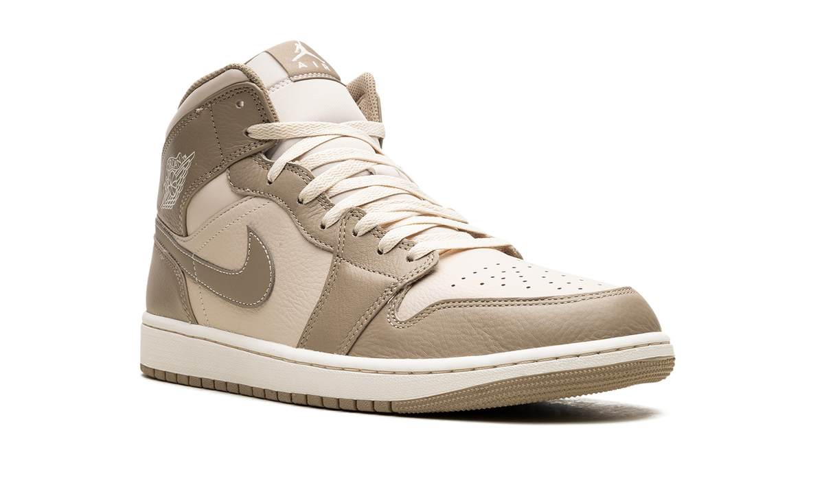 1 Mid "LEGEND LIGHT BROWN" HF4830 203
