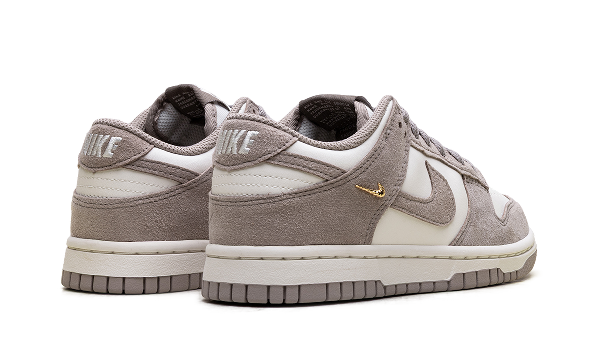 Dunk Low WMNS"Malt Gold Mini Swoosh" IB4417 105