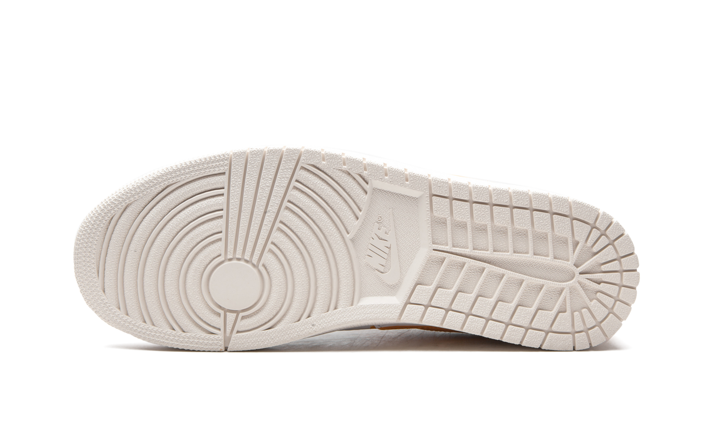 1 Low Centre Court "University Gold" DJ2756 102
