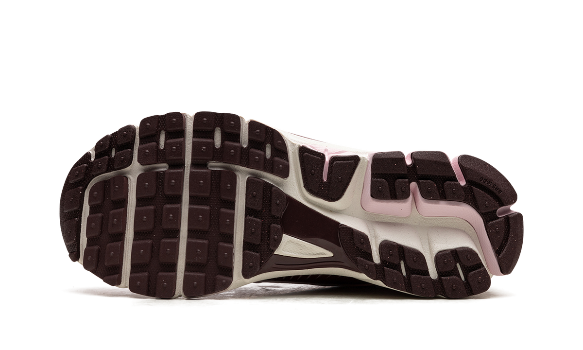 ZOOM VOMERO 5 WMNS"Pink Foam" FN7196 663