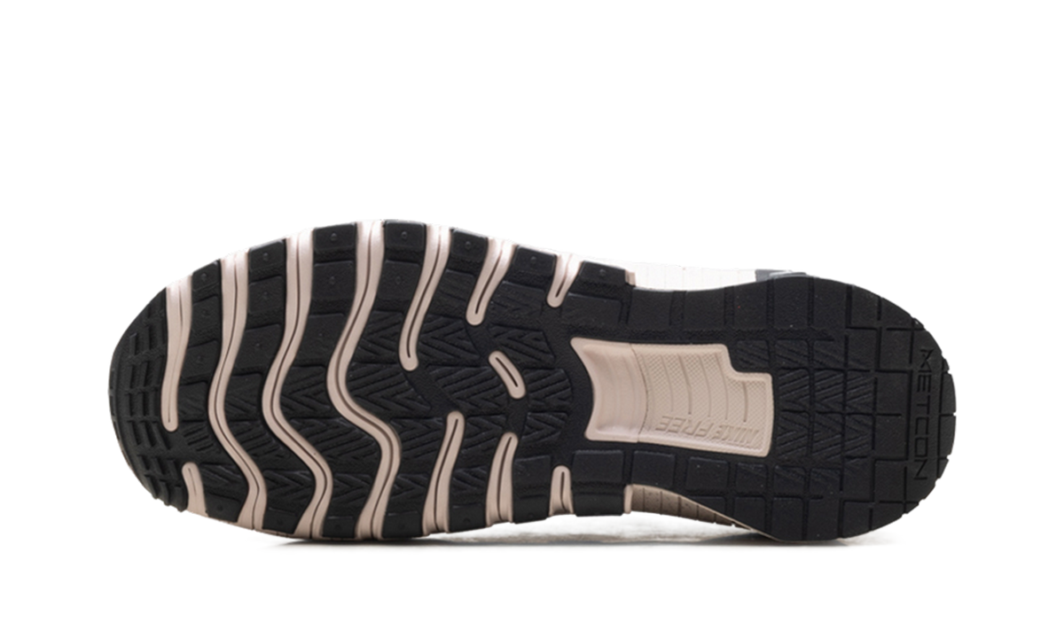 Free Metcon 6 SE WMNS"Black Silt Red" HV2017 001