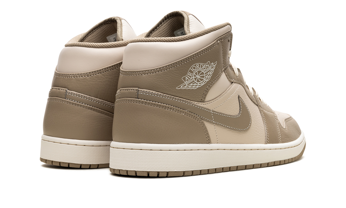 1 Mid "LEGEND LIGHT BROWN" HF4830 203