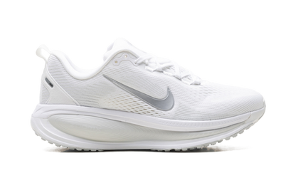 Vomero 18 WMNS"White Photon Dust Summit White Metallic Silver" HM6804 104