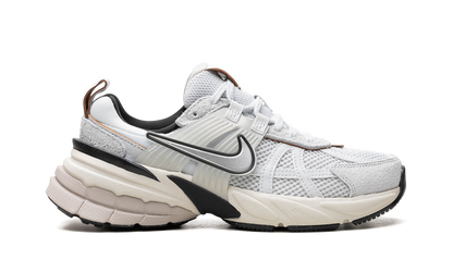 V2K Run WMNS"Pure Platinum/ Chrome" FN6703 002