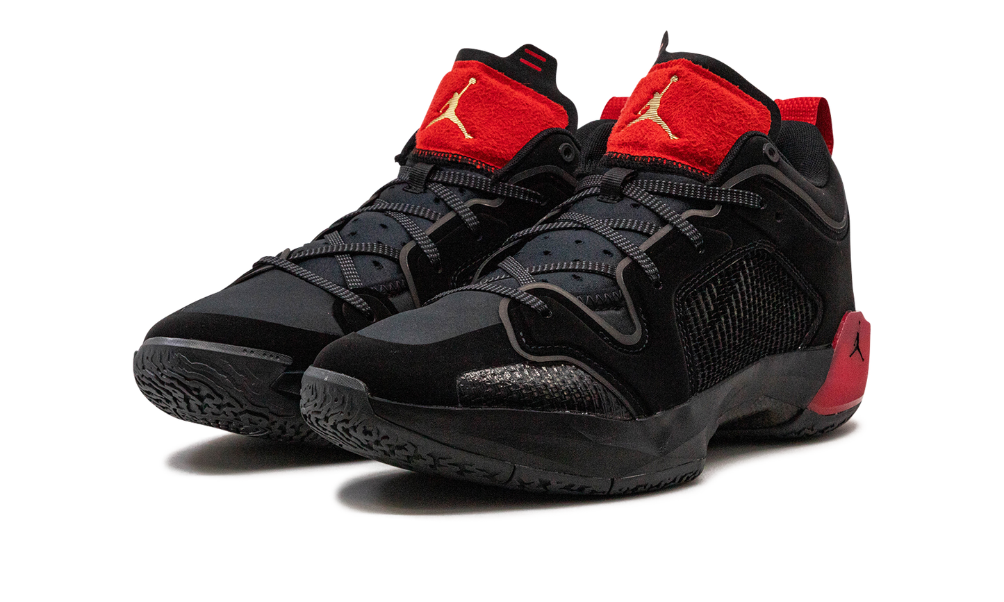 37 Low "Bred" DQ4122 007