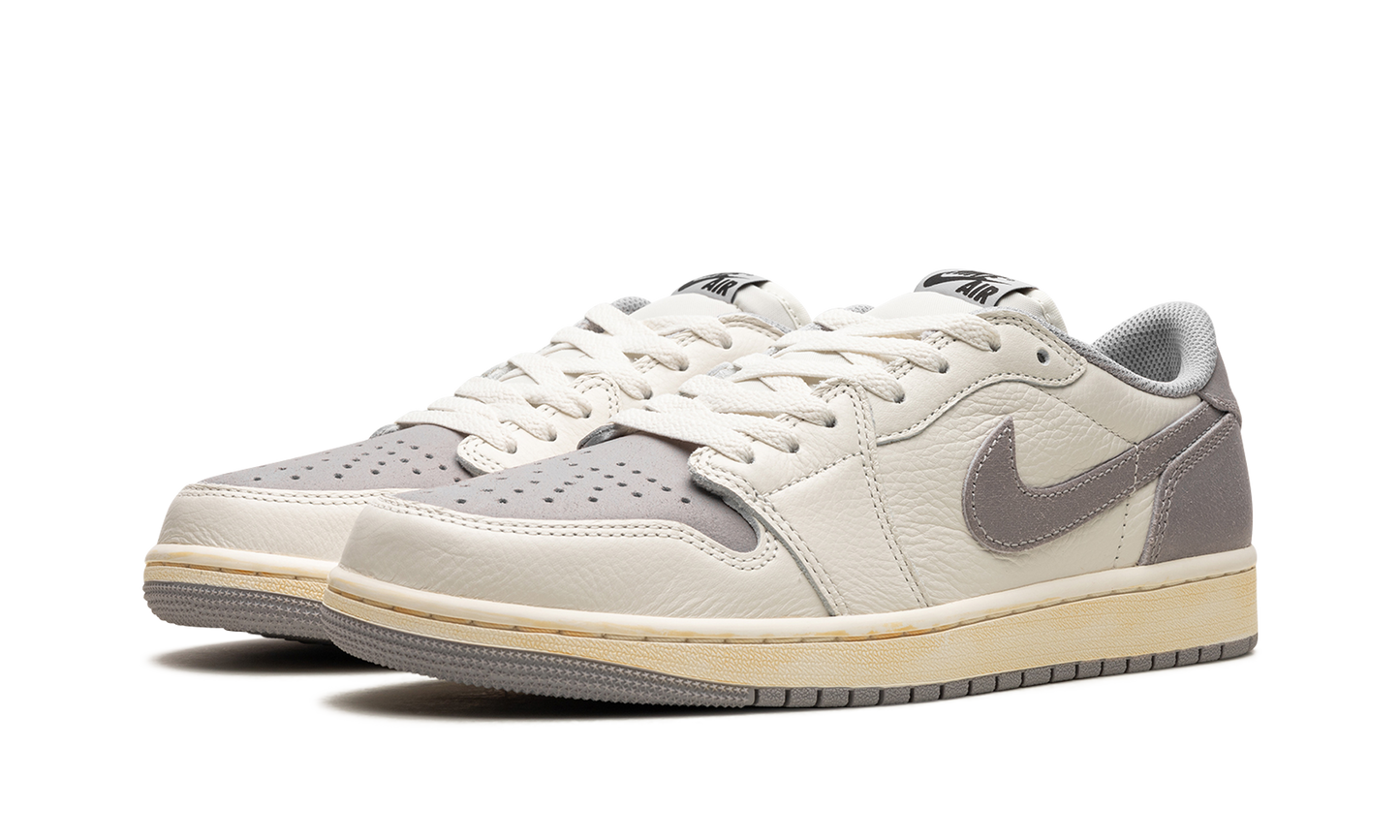 1 Low EX "Atmosphere Grey" CZ0790 101
