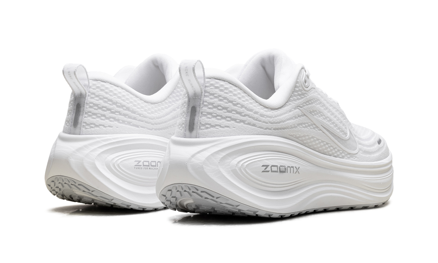 Vomero Plus WMNS"Triple White" HV8154 102