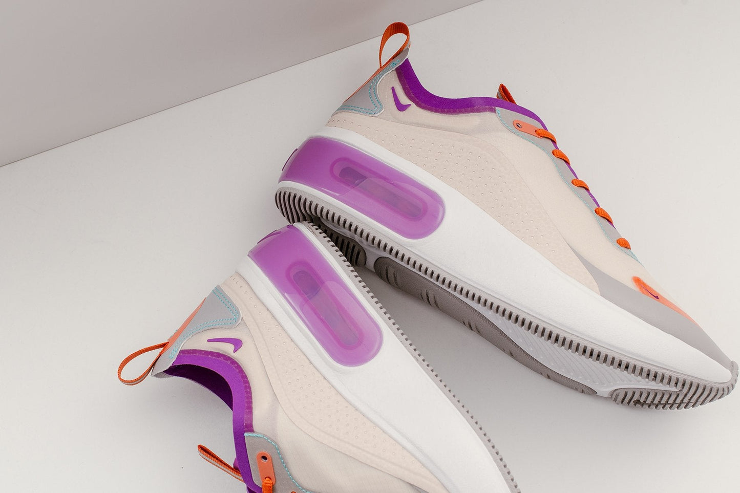 Women's Air Max Dia SE - Light Orewood Brown/Hyper Violet/Starfish