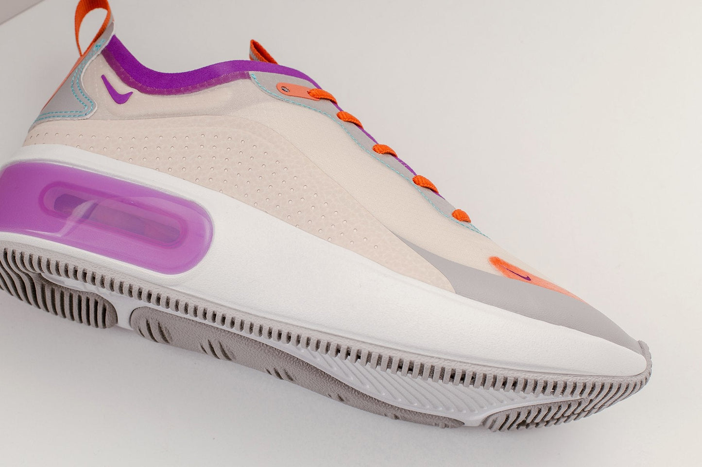 Women's Air Max Dia SE - Light Orewood Brown/Hyper Violet/Starfish