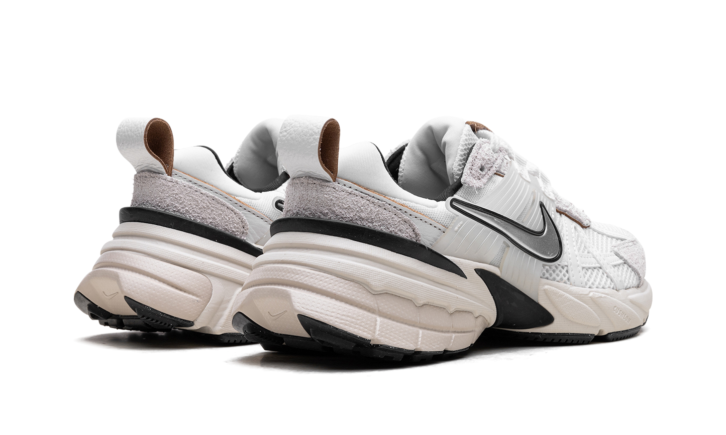 V2K Run Wmns"Summit White" FN6703 100