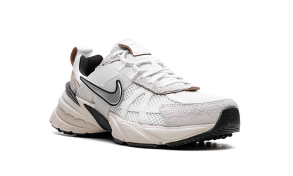 V2K Run Wmns"Summit White" FN6703 100