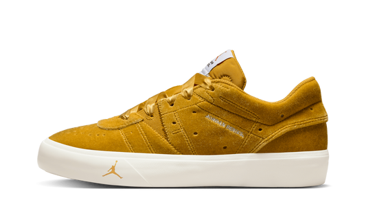 Series.05 SE WMNS "Gold Velvet" DZ7737 761