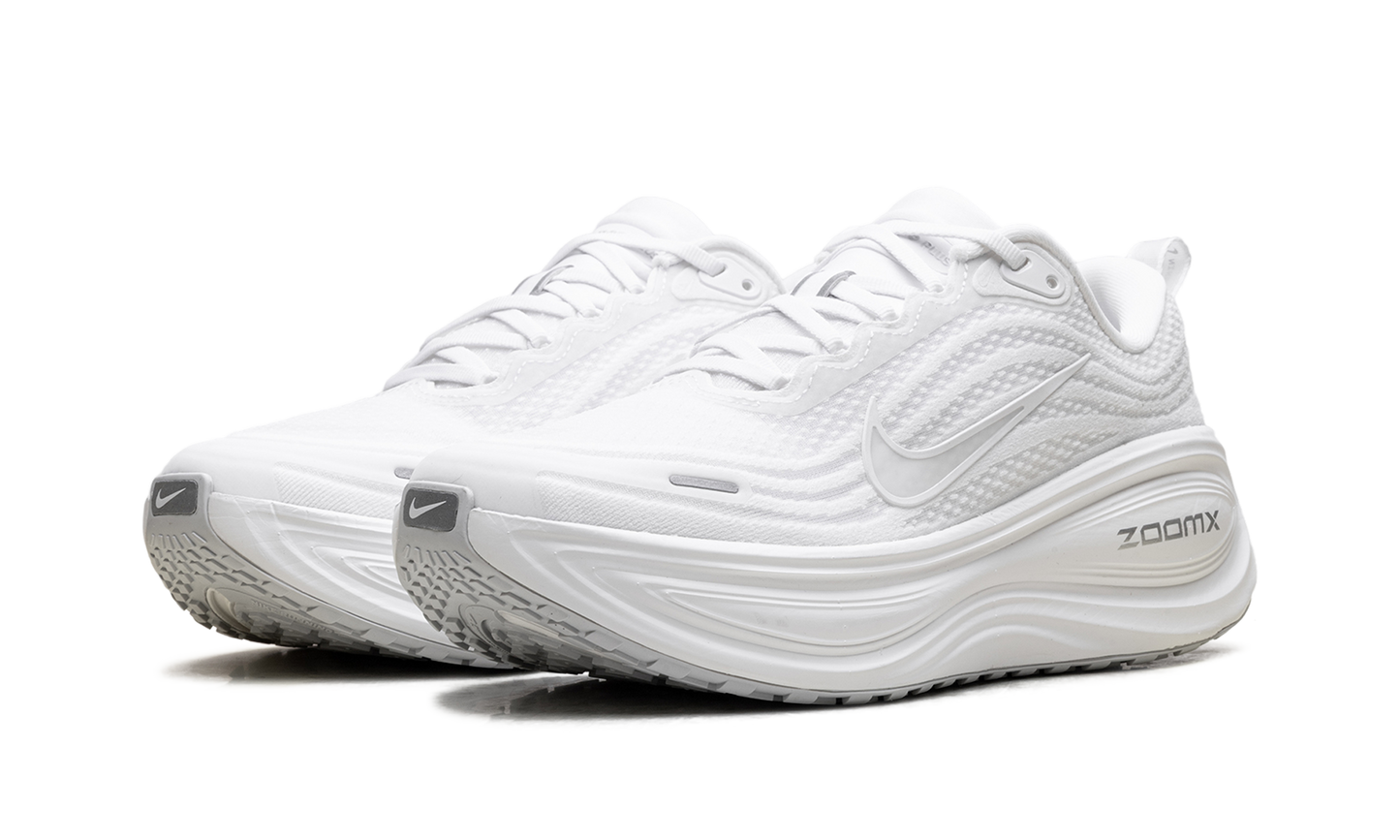 Vomero Plus WMNS"Triple White" HV8154 102