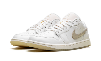1 Low SE WMNS "Metallic Team Gold" HV5157 100