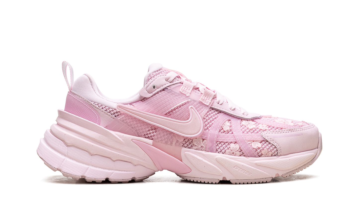 V2K Run WMNS"Pink Foam Arctic Pink" HJ5269 600