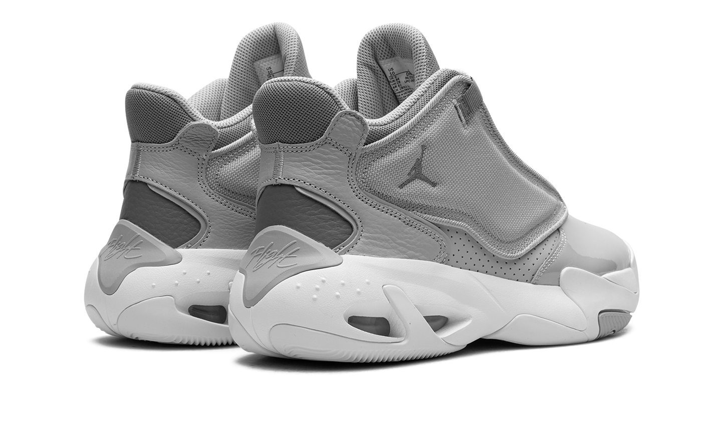 Max Aura 4 "Cool Grey" DN3687 005