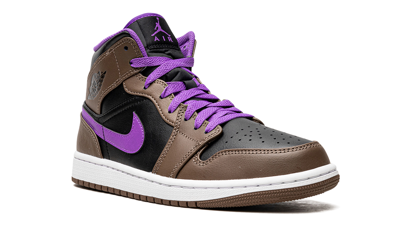 1 Mid "Palomino" DQ8426 215