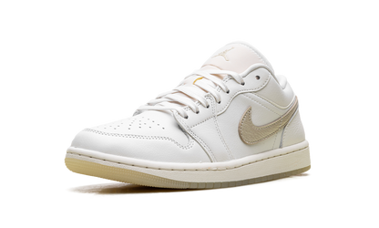 1 Low SE WMNS "Metallic Team Gold" HV5157 100