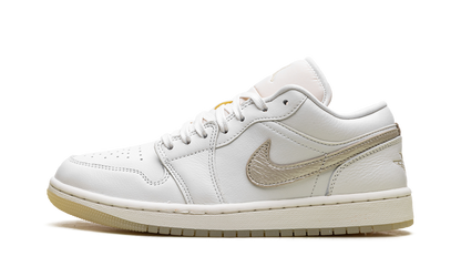 1 Low SE WMNS "Metallic Team Gold" HV5157 100