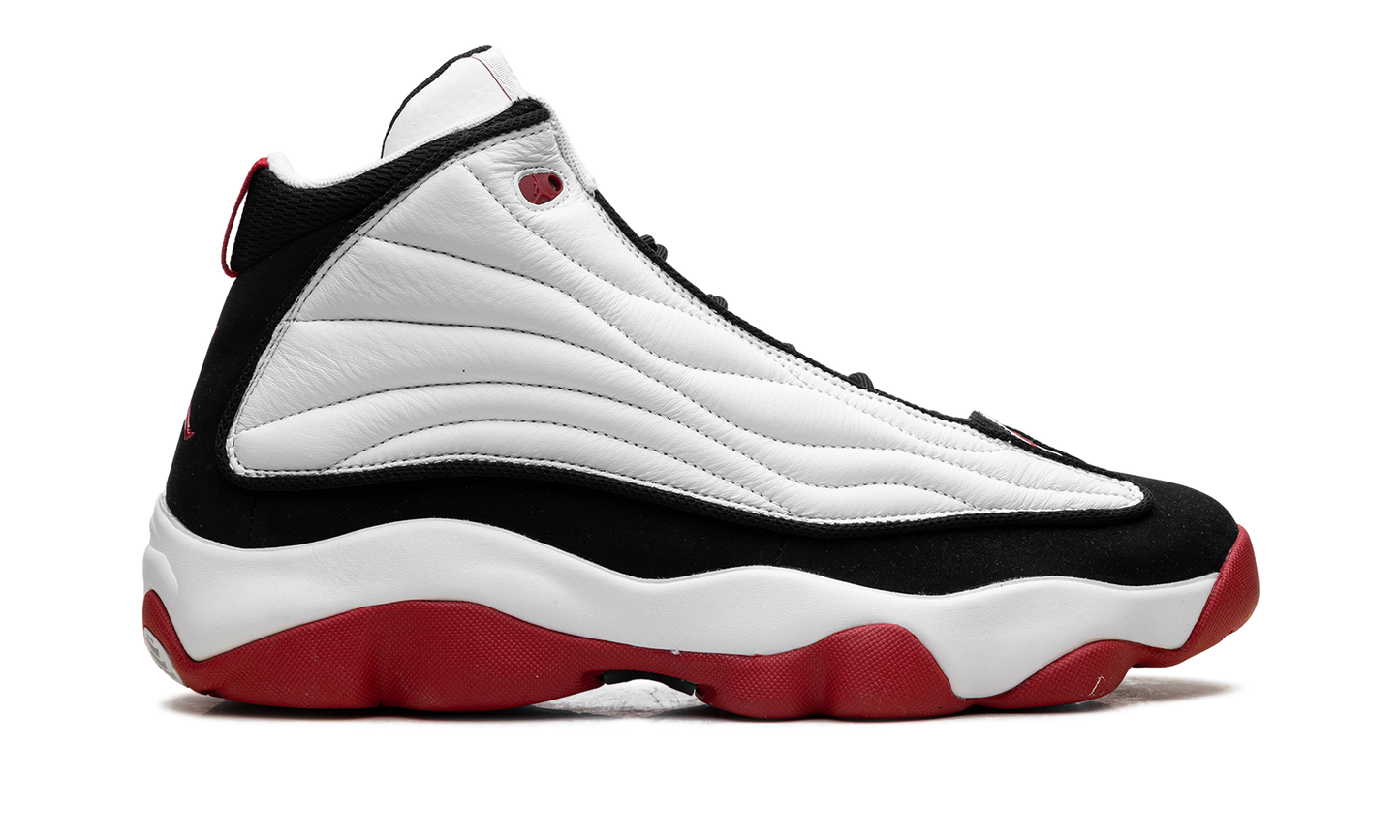Pro Strong "White Black Gym Red" DC8418 116